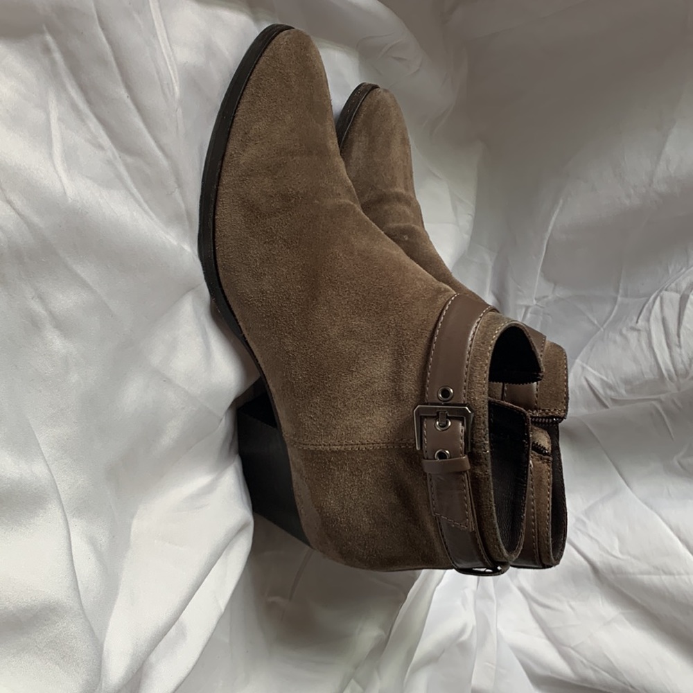 Gorgeous pre loved aquatalia Fatima brushed oil suede! Color taupe